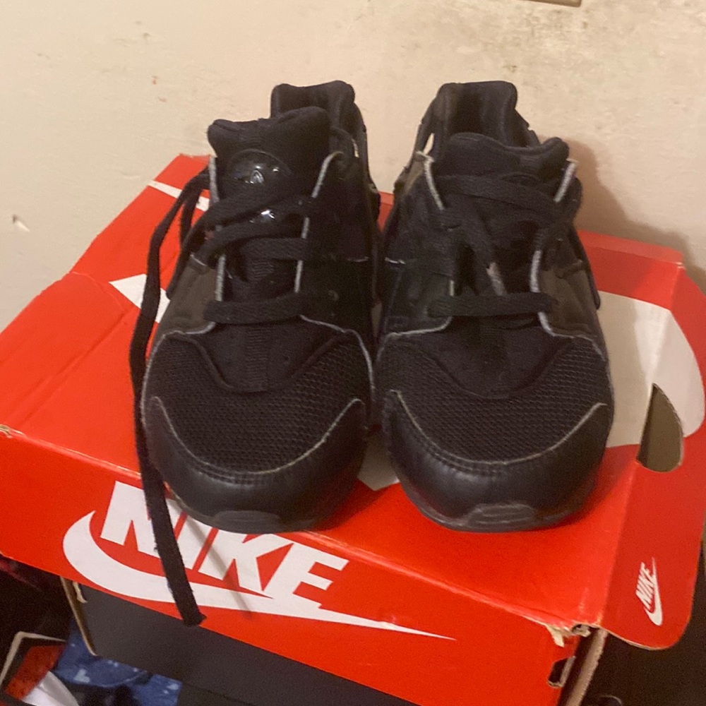 They are a boys black pair of nike